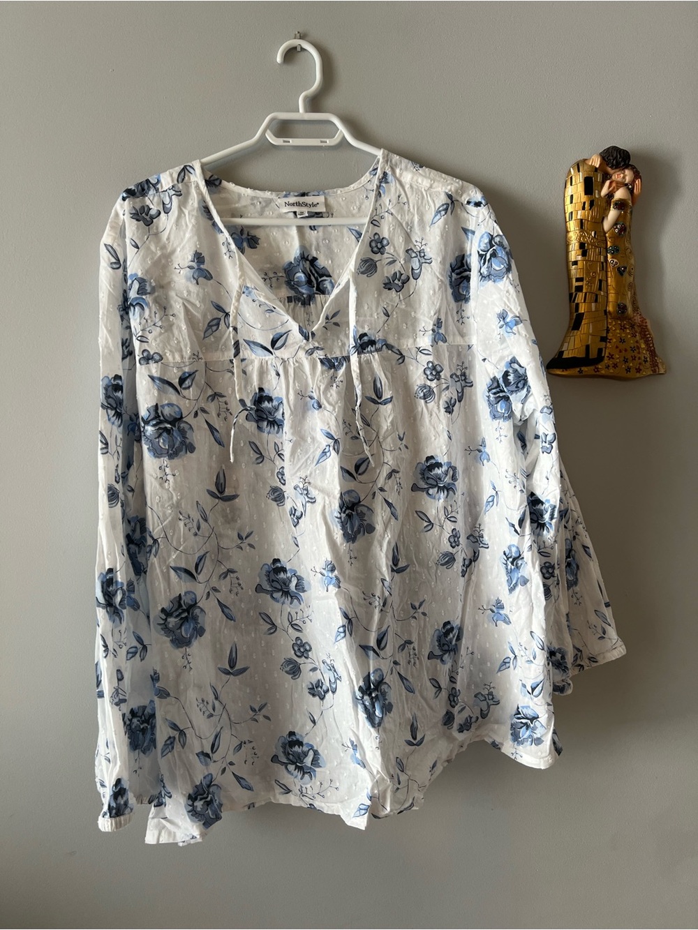 NorthStyle 100% cotton Women’s White V-Neck Blouse with Blue Floral Print 2X